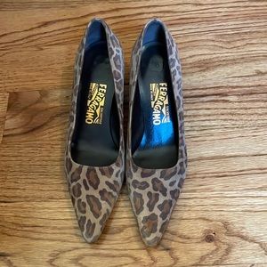 Ferragamo 6b animal print kitten heels
